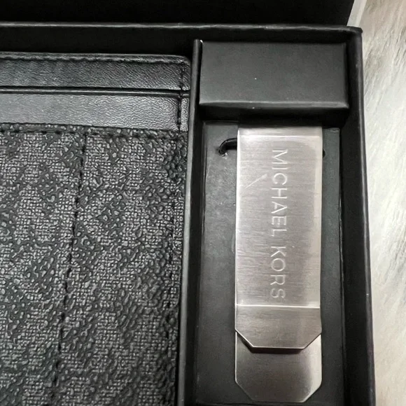 Michael Kors Card Holder and Money Clip Box Set - Black - Picture 2 of 6
